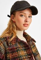 Bayan Siyah Deri Görünümlü Şapka