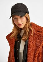 Bayan Siyah Dokulu Şapka