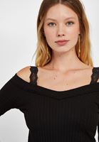 Bayan Siyah V Yaka Dantel Detaylı Triko