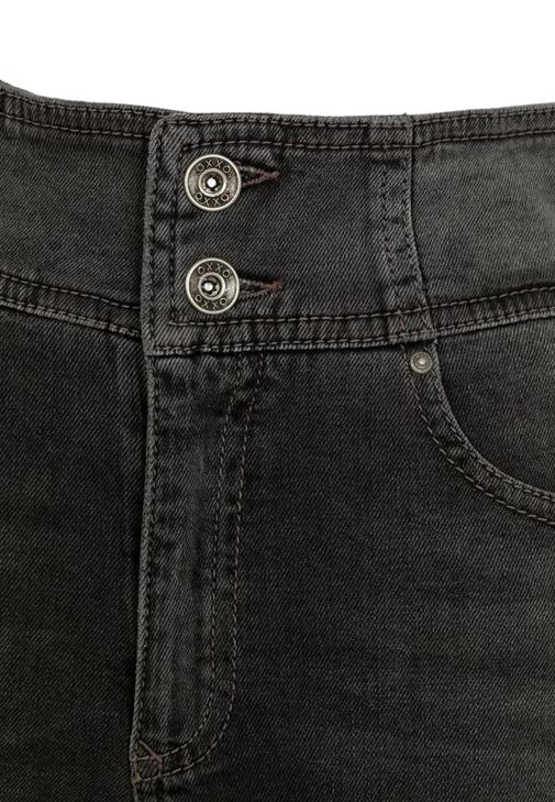 Parlak Deri Ceket ve Yüksek Bel Kot Pantolon Kombini