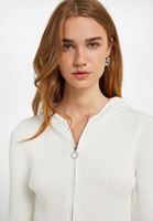 Bayan Krem Fermuar Detaylı  Kapüşonlu Hırka