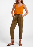 Jogger Pantolon ve V Yaka Dantelli Atlet