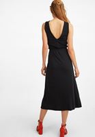 Bayan Siyah Yaka Detaylı Midi Elbise