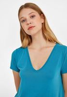 Bayan Mavi V Yaka Yumuşak Dokulu Tişört