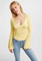 Bayan Sarı Flare Kollu V Yaka Tişört