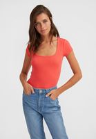 Bayan Kırmızı U Yaka Tişört