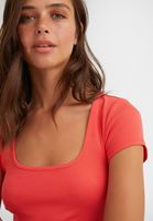 Bayan Kırmızı U Yaka Tişört