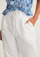 Bayan Beyaz Düğme Ve Kemer Detaylı Pantolon