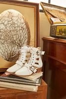 Bayan Beyaz Cut Out Bilek Bot