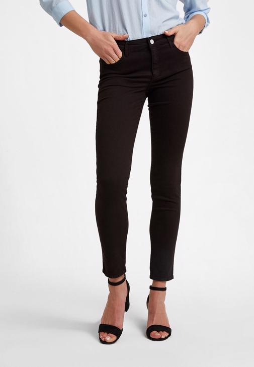 V-Neck Tişört Ve Orta Bel Pantolon Kombini