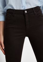 V-Neck Tişört Ve Orta Bel Pantolon Kombini