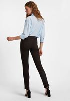 V-Neck Tişört Ve Orta Bel Pantolon Kombini