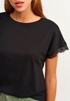 Bayan Siyah Boat-Neck Dantelli Tişört