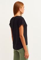 Bayan Siyah Boat-Neck Dantelli Tişört