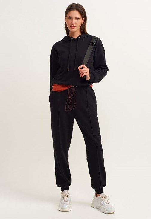 Beli Büzgülü Crop Sweatshirt ve Sweat Jogger Pantolon Kombini