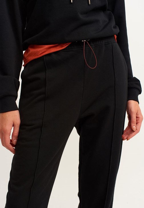 Beli Büzgülü Crop Sweatshirt ve Sweat Jogger Pantolon Kombini