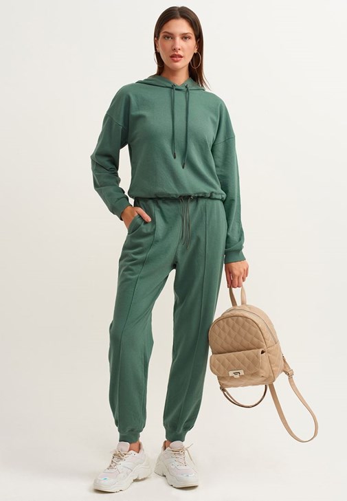 Sweat Jogger Pantolon ve Büzgülü Crop Sweatshirt Kombini