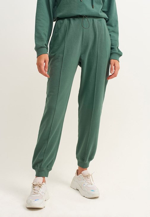 Sweat Jogger Pantolon ve Büzgülü Crop Sweatshirt Kombini