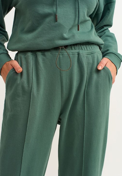 Sweat Jogger Pantolon ve Büzgülü Crop Sweatshirt Kombini