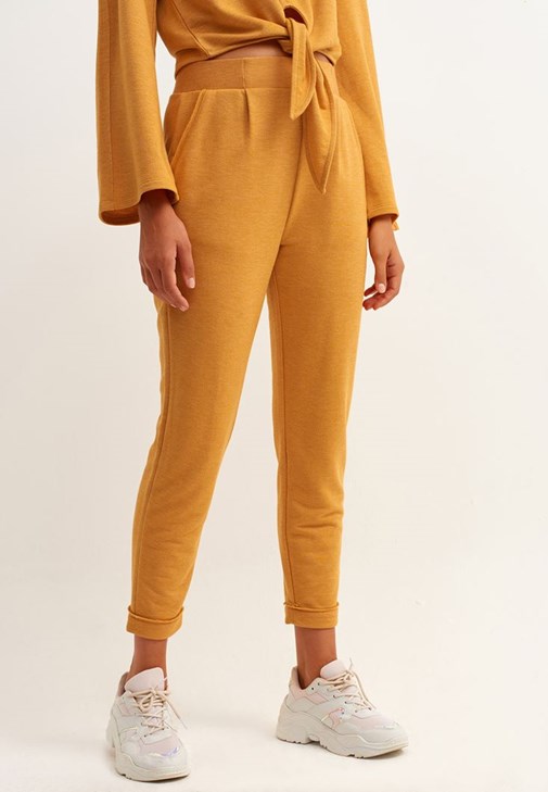 Ekose Gömlek Ceket ve Pileli Sweat Pantolon Kombini