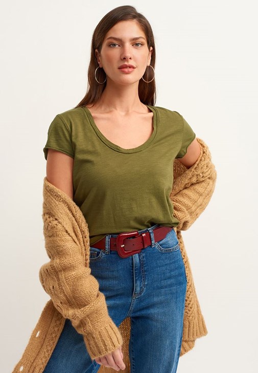 Pamuklu U Yaka Tişört ve Long Straight Denim Pantolon Kombini