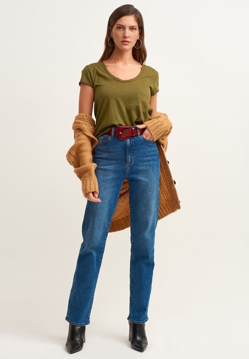 Pamuklu U Yaka Tişört ve Long Straight Denim Pantolon Kombini