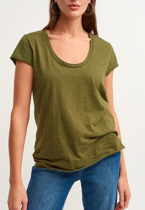 Pamuklu U Yaka Tişört ve Long Straight Denim Pantolon Kombini