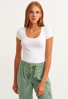 Bayan Beyaz Casual U Yaka Tişört