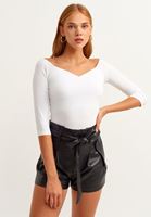 Bayan Beyaz Casual Deep V-Neck Tişört