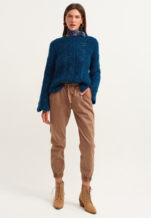 Casual Jogger Pantolon ve Bohem Ajurlu Triko Kombini