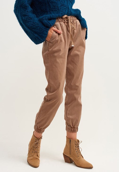 Casual Jogger Pantolon ve Bohem Ajurlu Triko Kombini