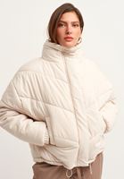 Bayan Bej Oversize Kapitone Şişme Mont