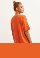 Bayan Turuncu Organik Pamuk Cepli Oversize Tişört  ( TENCEL™ )
