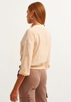 Bayan Bej Kol Katlamalı Crop Gömlek