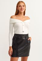 Bayan Krem Off-Shoulder Düğmeli Bluz