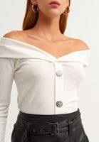 Bayan Krem Off-Shoulder Düğmeli Bluz