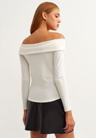 Bayan Krem Off-Shoulder Düğmeli Bluz