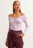Bayan Mor Off-Shoulder Düğmeli Bluz