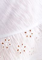 Bayan Beyaz Nakış Detaylı Romantik Tişört ( MODAL )