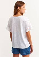 Bayan Beyaz Nakış Detaylı Romantik Tişört ( MODAL )