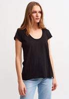Bayan Siyah U Yaka Tişört