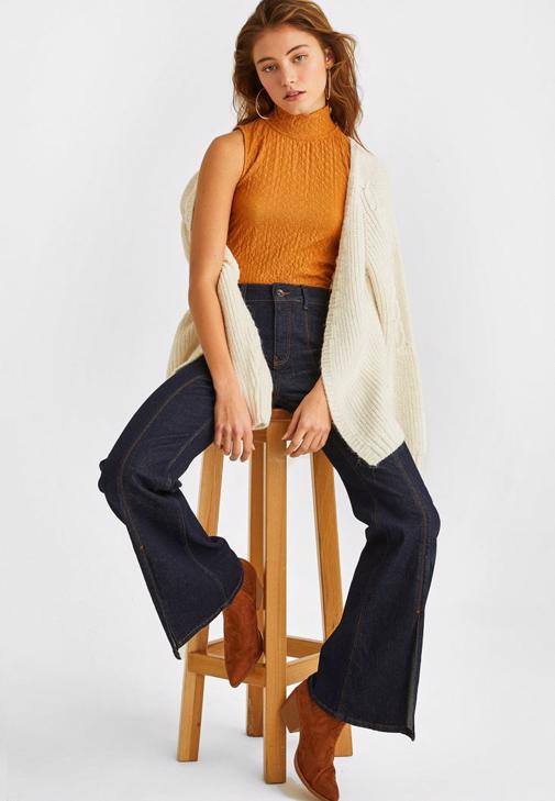 Hırka ve İspanyol Paça Pantolon Kombini