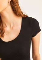 Bayan Siyah U Yaka Tişört