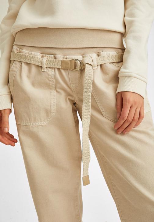 Fermuarlı Sweatshirt ve Pantolon Kombini