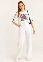Bayan Beyaz Baskı Detaylı Crop Tişört