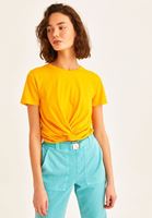 Bayan Sarı Pamuklu Beli Burgulu Tişört