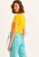 Bayan Sarı Pamuklu Beli Burgulu Tişört