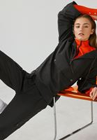 Bayan Siyah Kanguru Cepli Yağmurluk