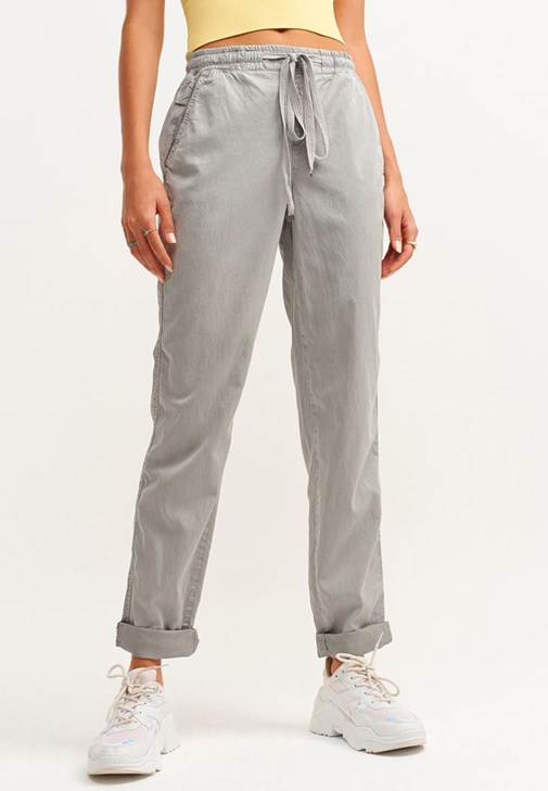 Baggy Pantolon ve V Yaka Crop Atlet Kombini