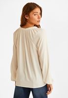 Bayan Beyaz Fırfır Detaylı V Yaka Bluz